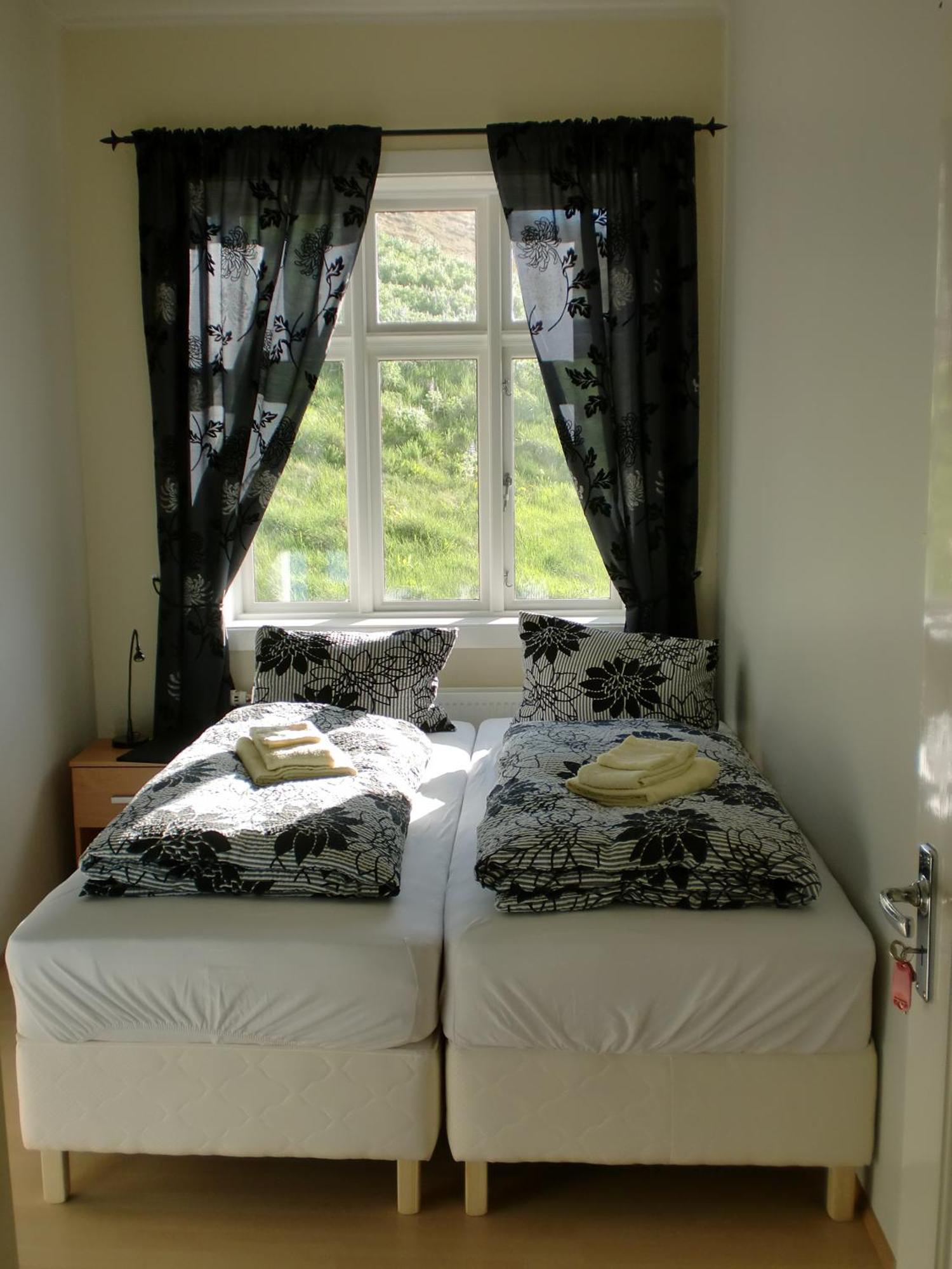 Guesthouse Tilraun Blonduos Rom bilde